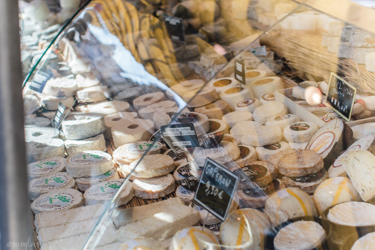 Fromage/Cheese at Farmer's Market in Paris