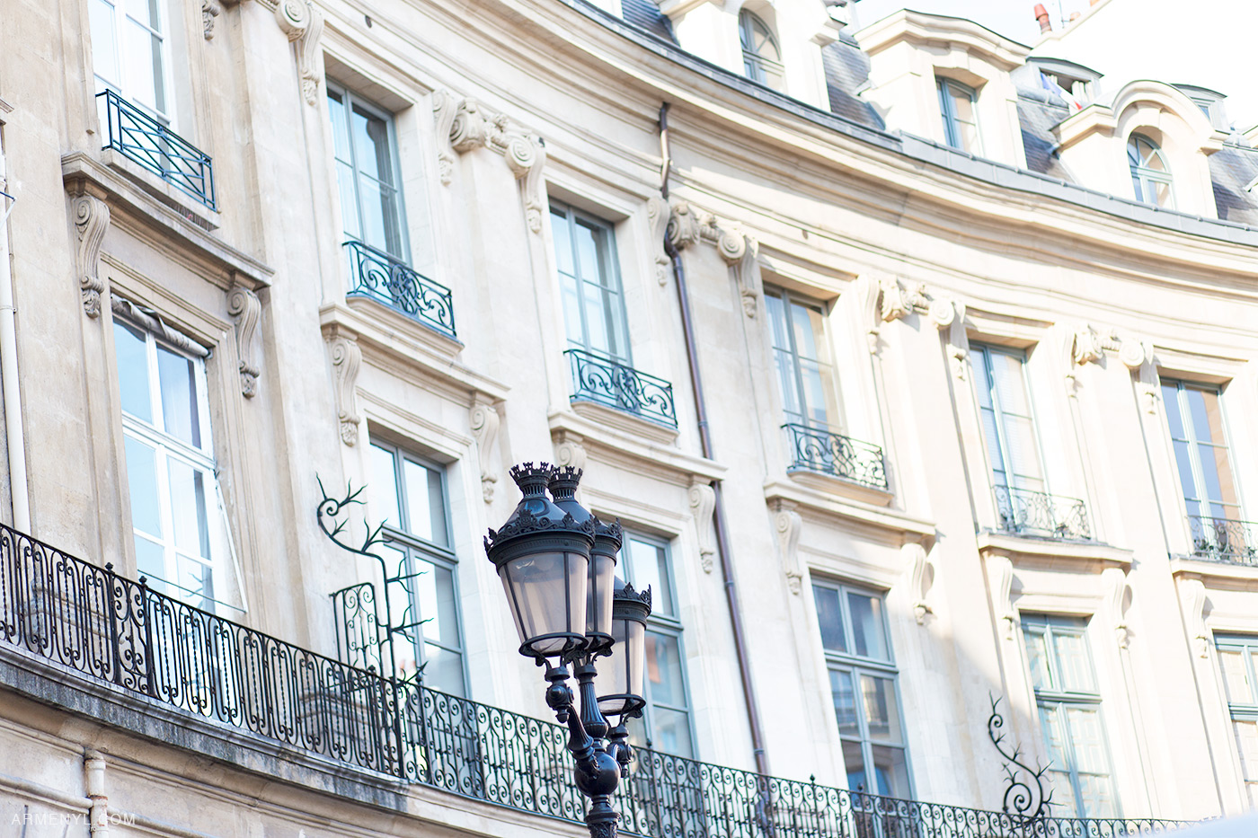 Parisian buildings photographed by Armenyl.com