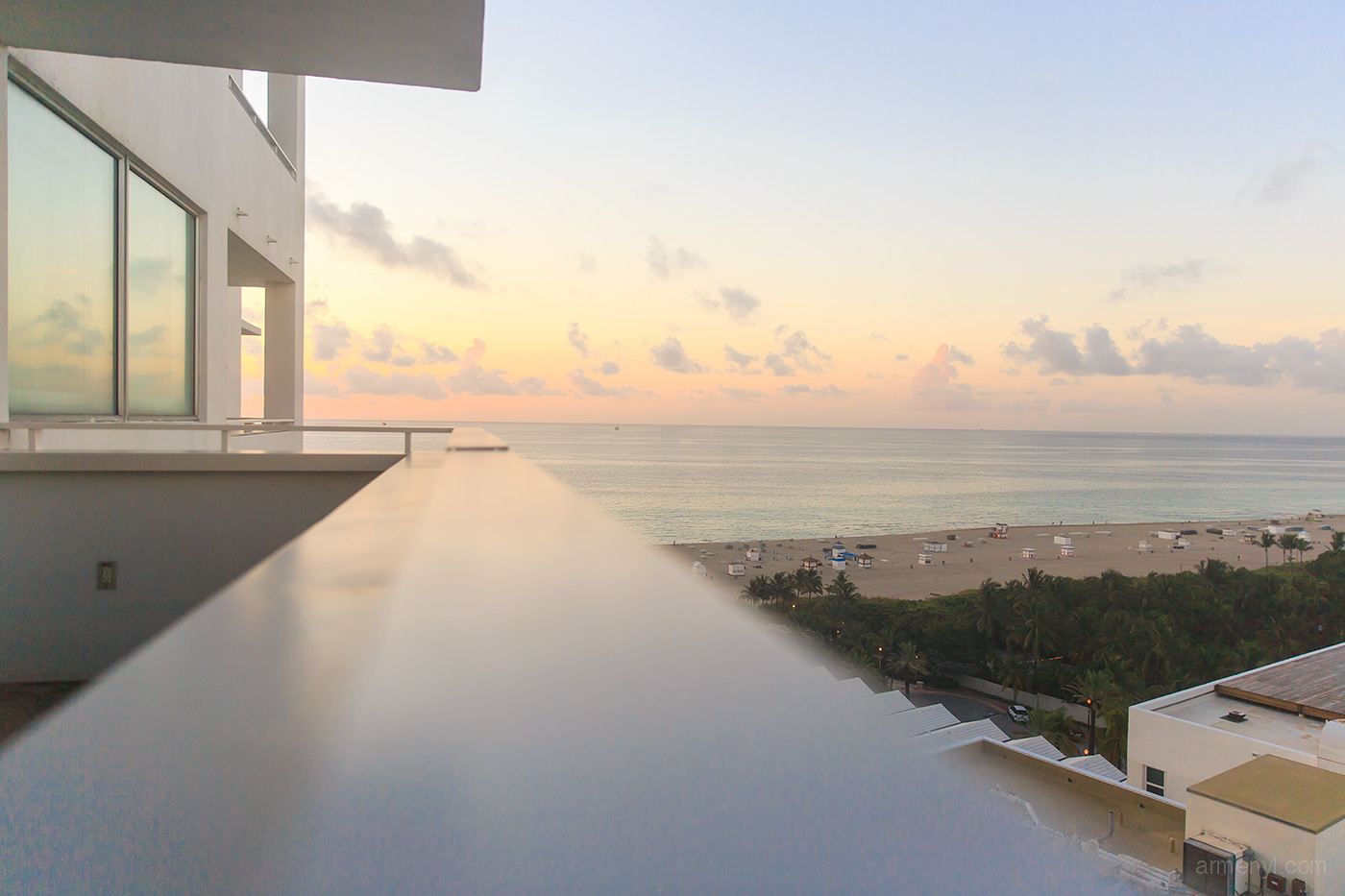 beautiful sunrise in Miami Beach photographed by Armenyl.com
