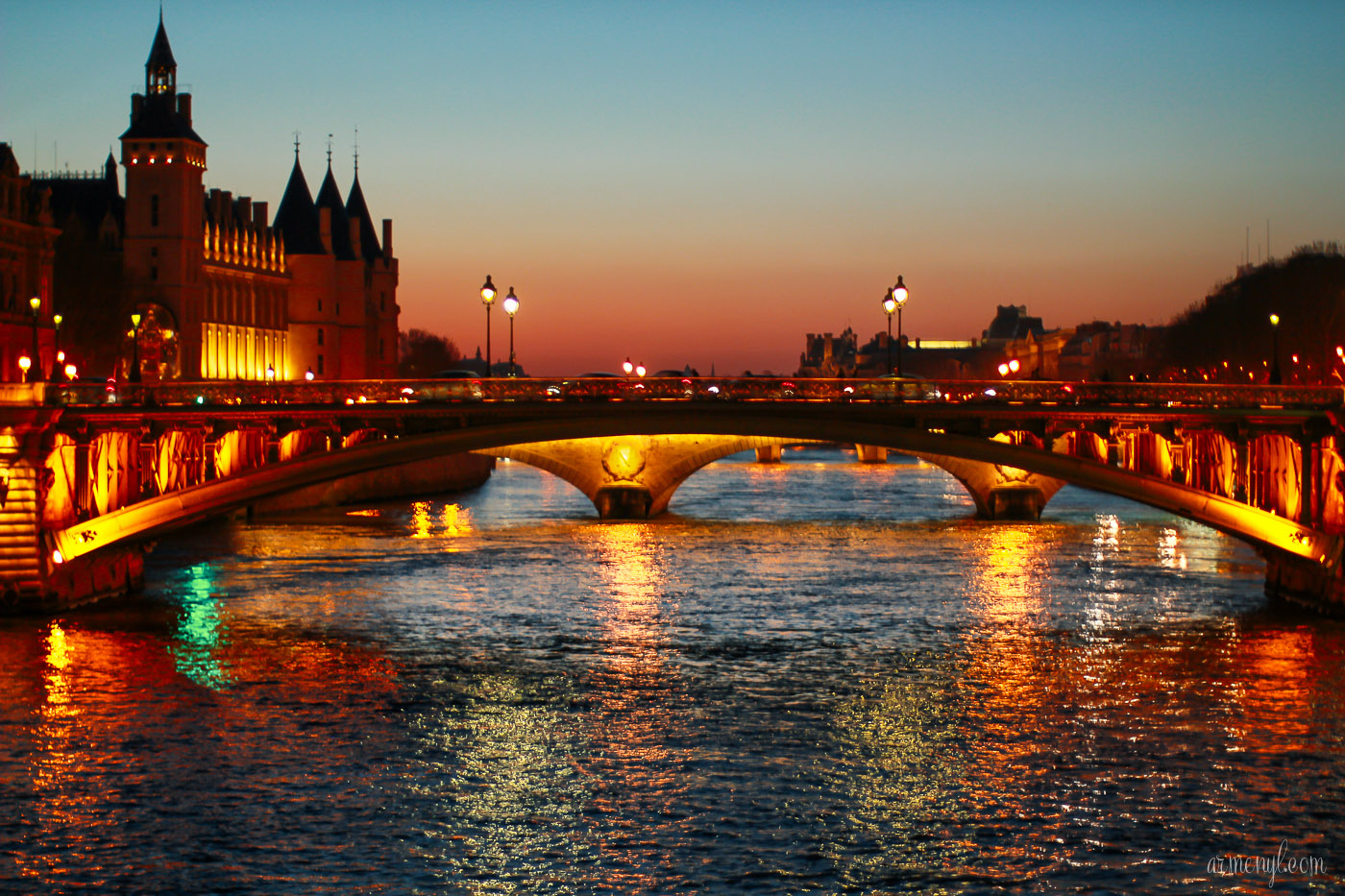 Paris by Night Pont Saint Michel photographed by Armenyl.com