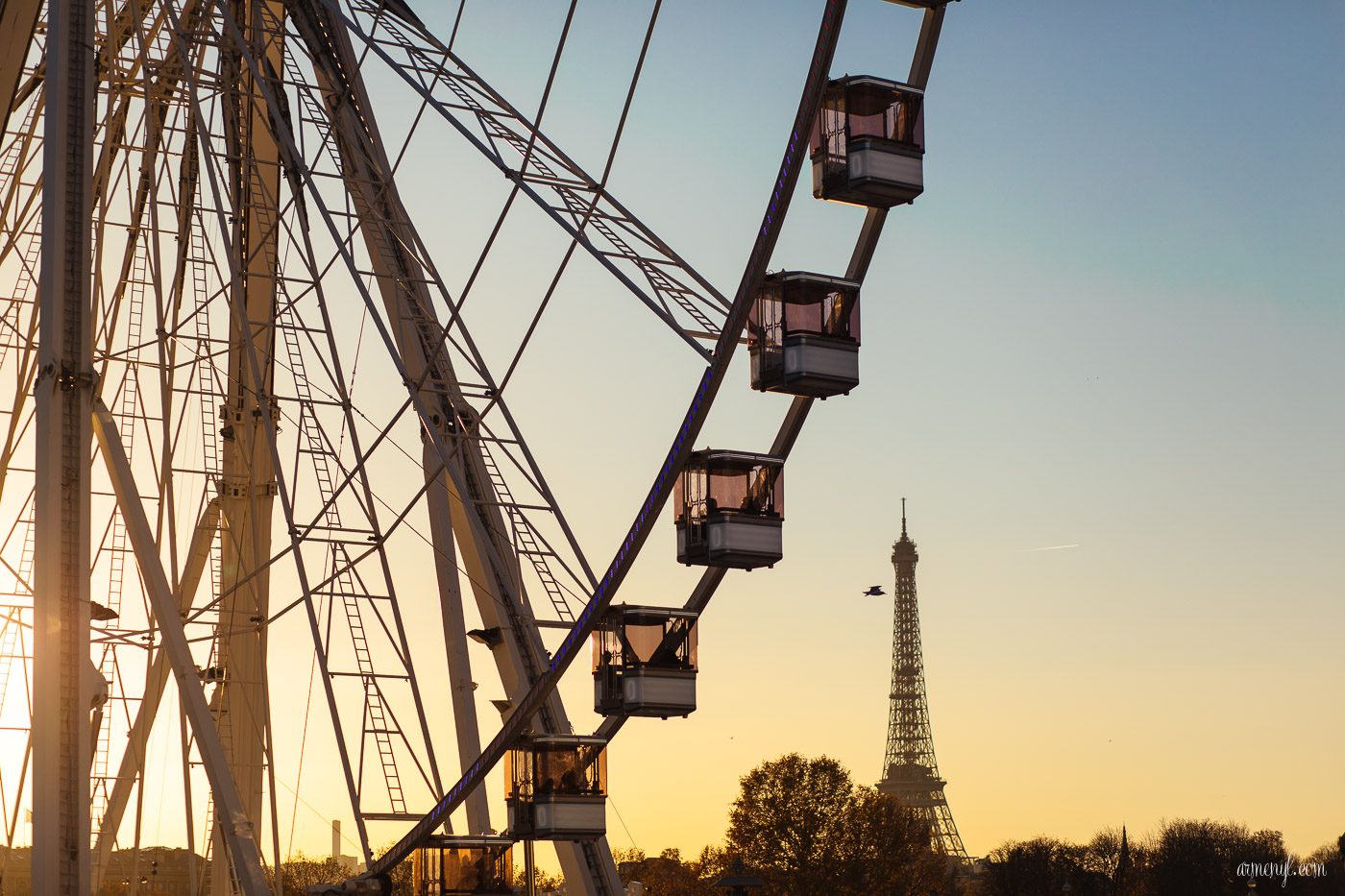 Late evenings in Magical Paris photo by Armenyl.com