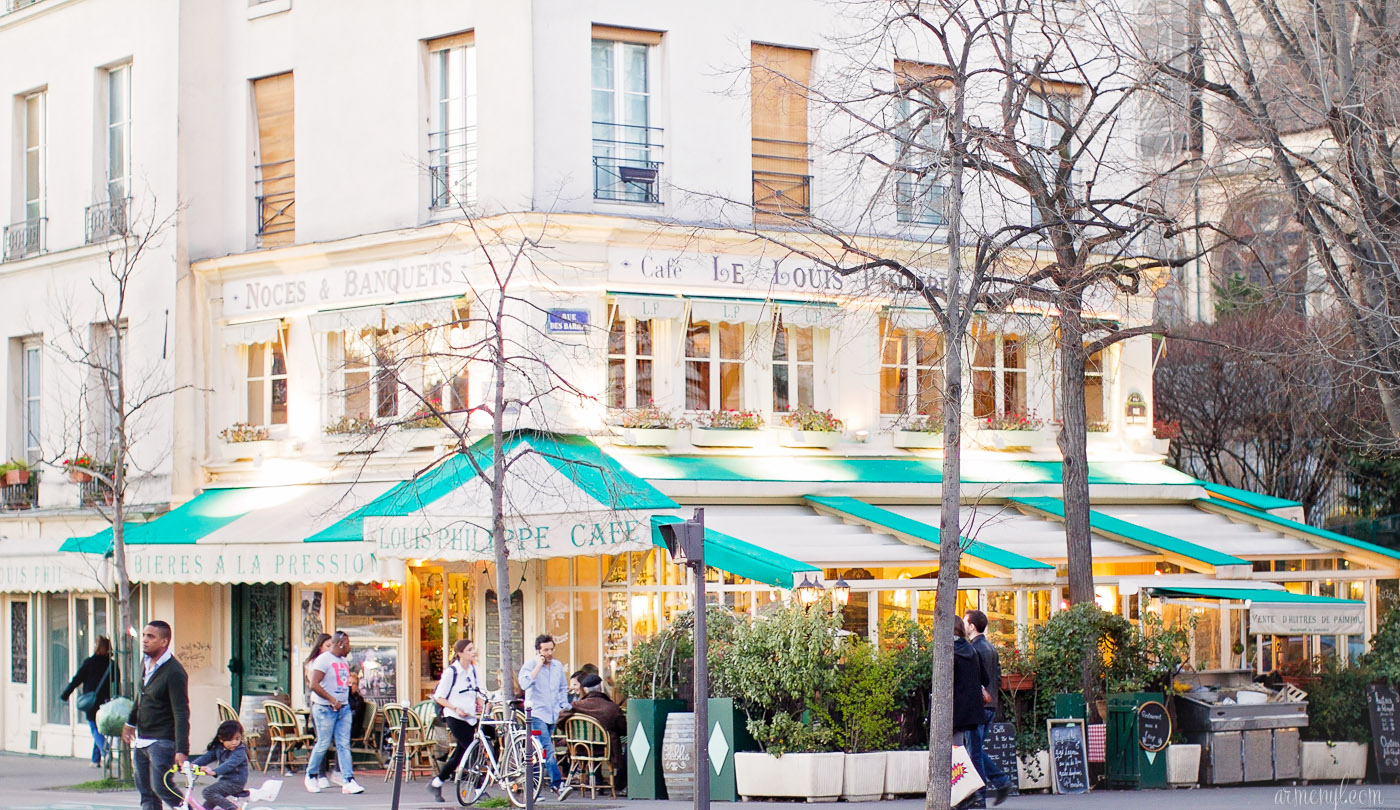 Cafes in Paris near Hotel de ville, Cafe le louis Phillipe photographed by Fashion and lifestyle blog Armenyl.com