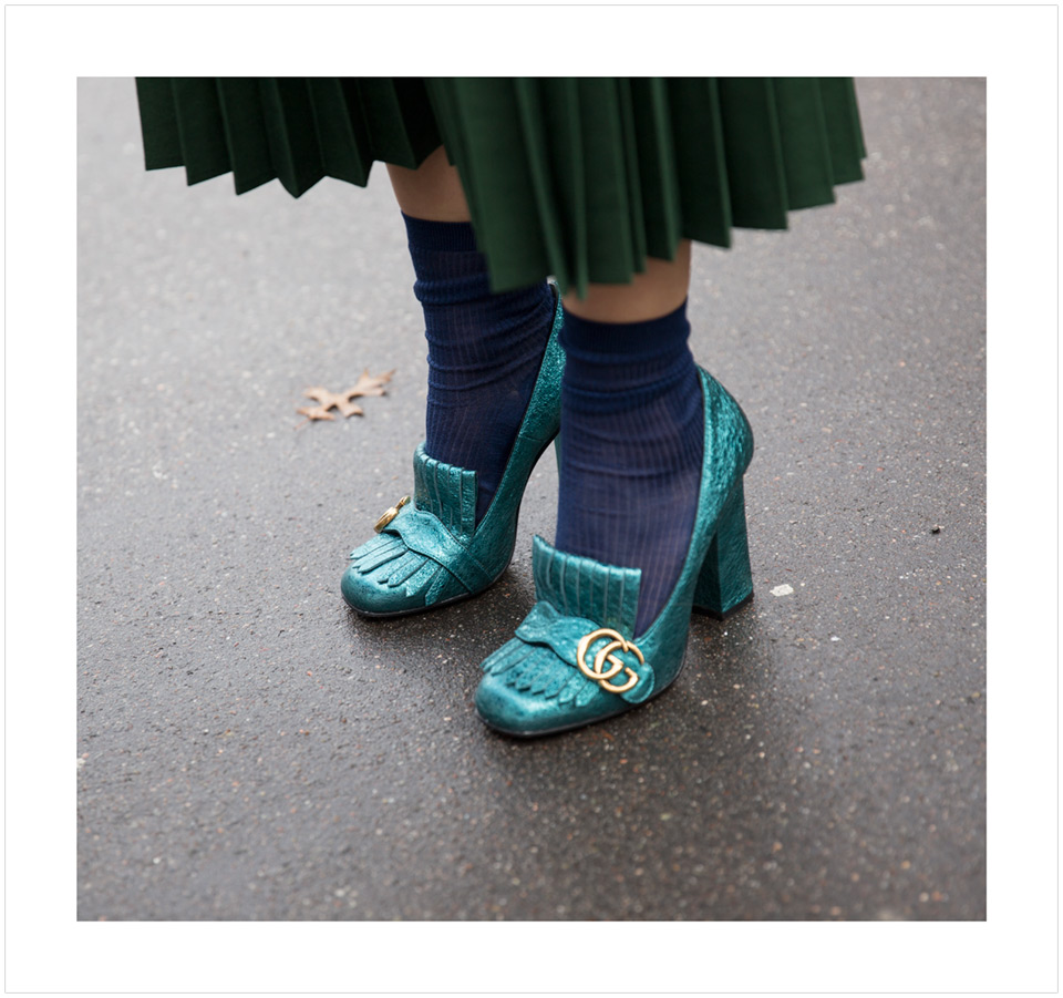 Emerald Green Gucci Shoes worn by Fashion Illustrator Jenny Walton Street style outside Miu Miu AW 16 show in Paris on March 9 2016 photographed by Armenyl.com