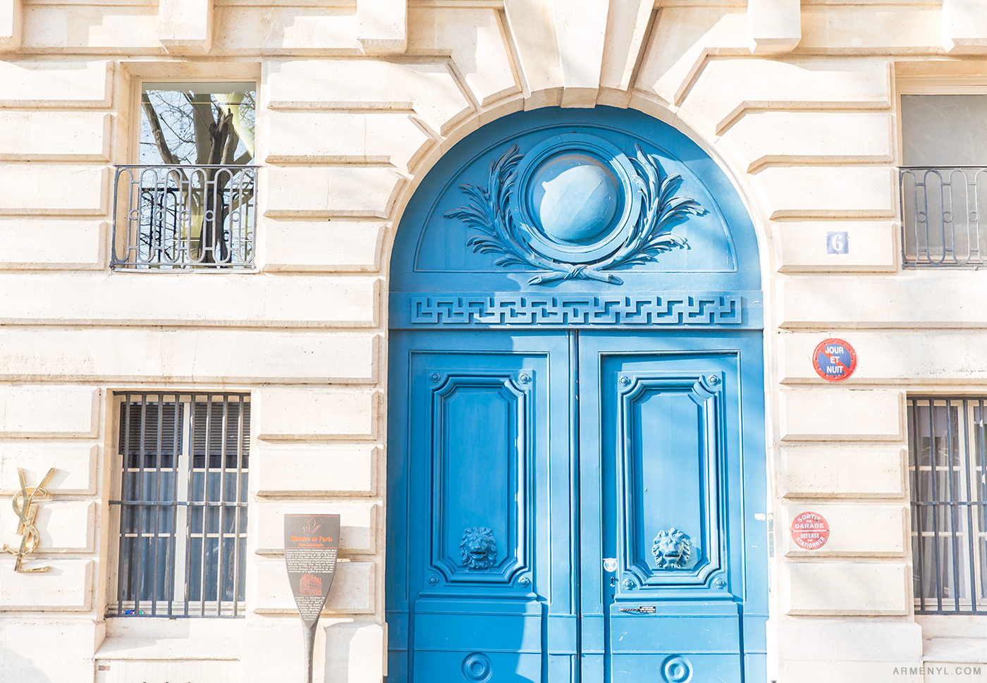 Paris-Doors-Sunny-day-in-Paris,-France-photographed-by-Armenyl.com