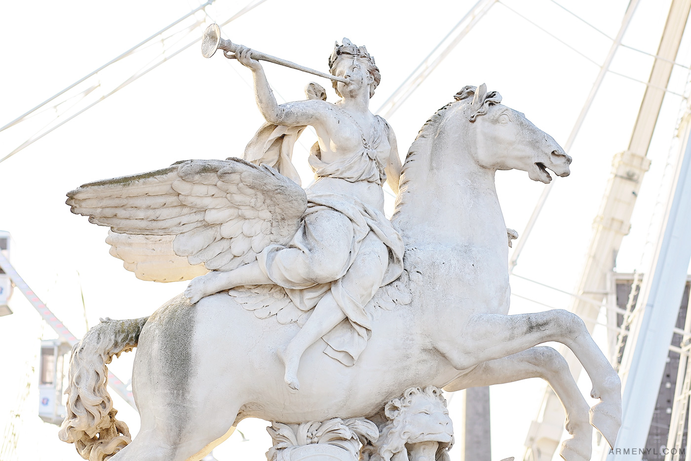 statues at Jardin des tuileries photo by Armenyl.com