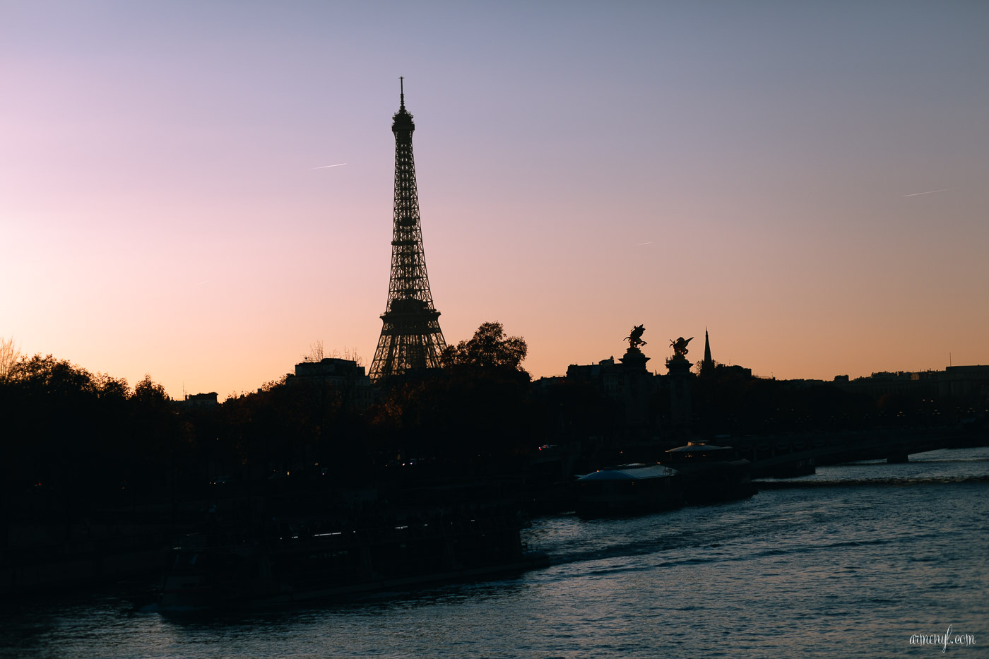 Late evenings in Magical Paris photo by Armenyl.com