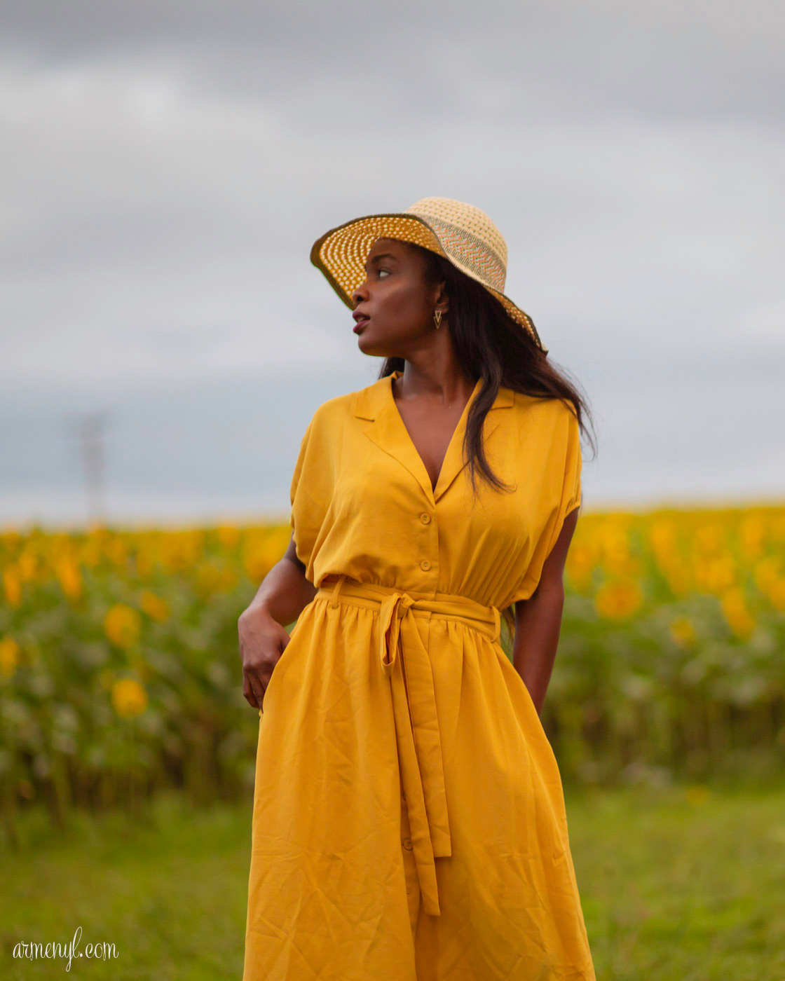 Travel photographer Armenyl explores self-portraits in front of a huge crowd